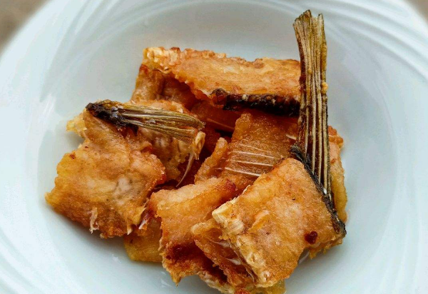 炸鱼块怎么做酥脆好吃,炸鱼怎么炸才酥脆视频图11