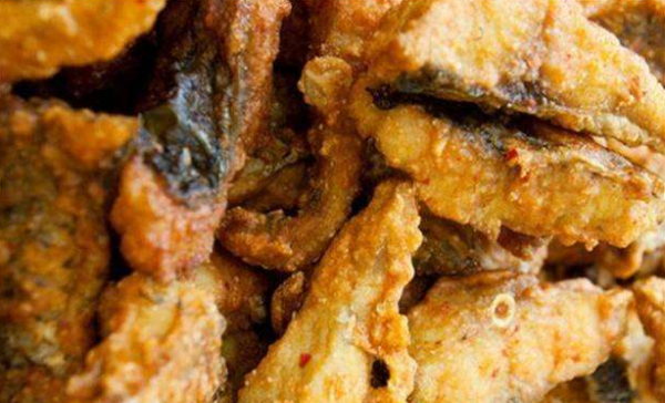 炸鱼块怎么做酥脆好吃,炸鱼怎么炸才酥脆视频图7
