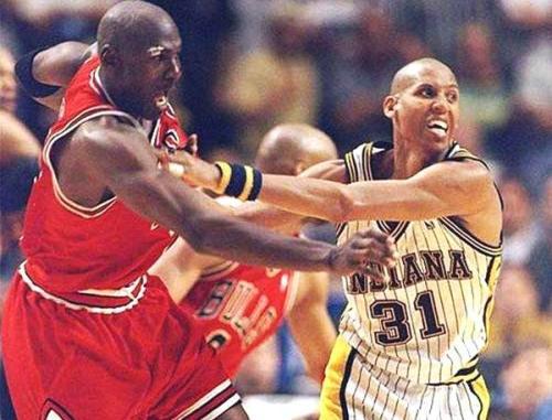 邓肯最难打破的一个纪录(NBA历史那些奇葩吹罚)(4)