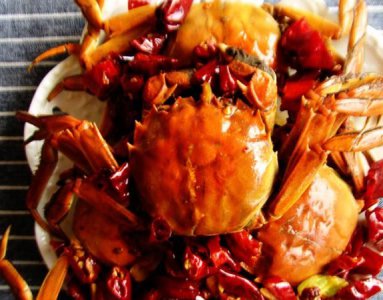 ​大闸蟹死了能做香辣蟹吗，大闸蟹死了多久不能吃？