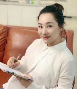 ​刘璇二胎生产过程曝光（40岁刘璇怀二胎肚子长满红疹）