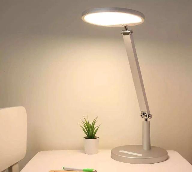 最好的护眼台灯(9款护眼台灯拿去测评)(1)