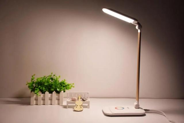 最好的护眼台灯(9款护眼台灯拿去测评)(3)