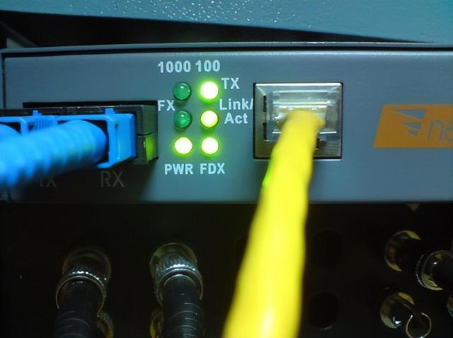 光纤收发器指示灯亮几颗表示正常（光纤收发器指示灯的意义图解）(1)