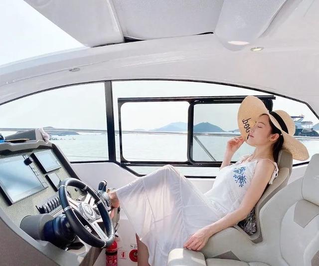 香港英皇旗下艺人(英皇百亿太子只生孩子不结婚)(16)