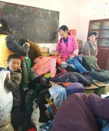 捐赠旧衣物的意义:旧衣物如果扔掉了有什么危害