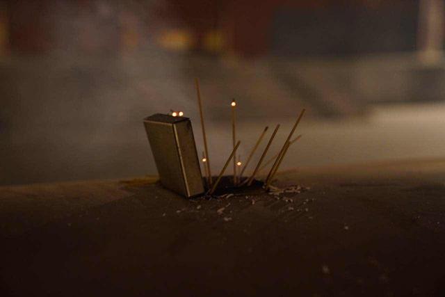 雍和宫上香祈福（雍和宫烧香怎么许愿）(4)