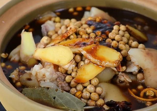 猪蹄炖黄豆好吃又简单(这个季节最适宜的做法)(9)