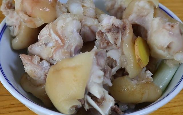 猪蹄炖黄豆好吃又简单(这个季节最适宜的做法)(6)