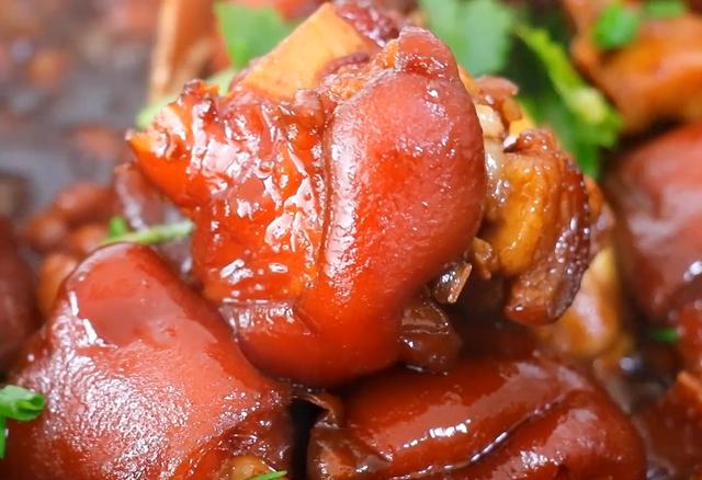 猪蹄炖黄豆好吃又简单(这个季节最适宜的做法)(10)