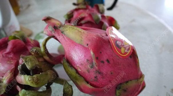 火龙果放在冰箱被冻，实了，还能吃吗