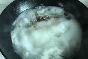 鲫鱼汤应该炖多久,鲫鱼汤一般熬多长时间最营养图7