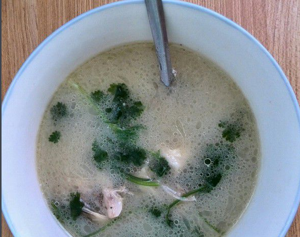 鲫鱼汤应该炖多久,鲫鱼汤一般熬多长时间最营养图1