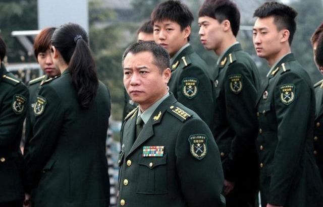 少校军衔是什么级别,中国的军人运动员里,谁的军衔最高?乒协主席刘国梁是什么级别?图4