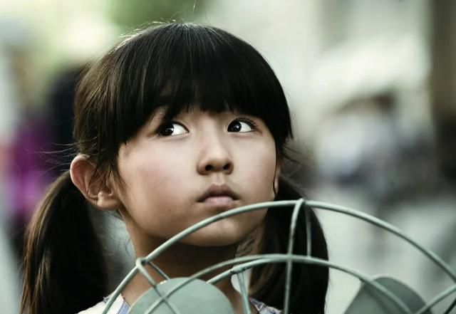 张子枫父母,张子枫爸爸是张嘉译么?图6