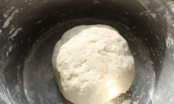 怎么在家做凉皮,在家用澄面做的凉皮发白?图3