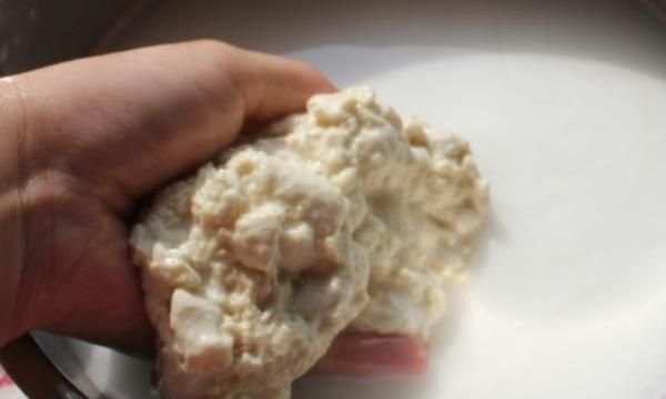 怎么在家做凉皮,在家用澄面做的凉皮发白?图4