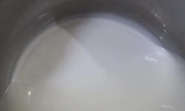 怎么在家做凉皮,在家用澄面做的凉皮发白?图6