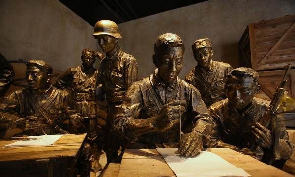 八佰演员表有易烊千玺,八佰的主演都有谁图1