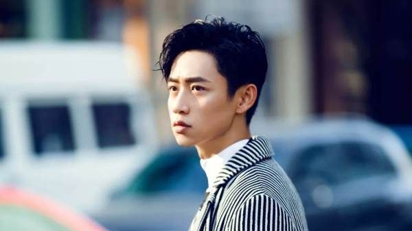 八佰演员表有易烊千玺,八佰的主演都有谁图3