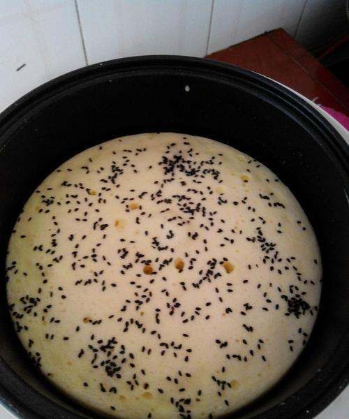 如何防止电饭锅蛋糕糊,电饭锅蛋糕底部糊了内部湿的图2