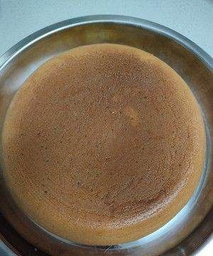 如何防止电饭锅蛋糕糊,电饭锅蛋糕底部糊了内部湿的图1