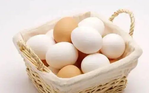 为什么美国的鸡蛋是白色的,饲料的颜色有所不同吗图10