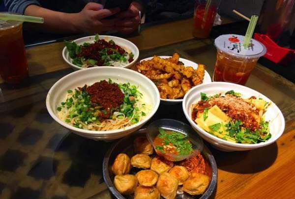 昆明美食街哪个最好,在昆明过七夕节夜市哪里好玩又热闹的图7