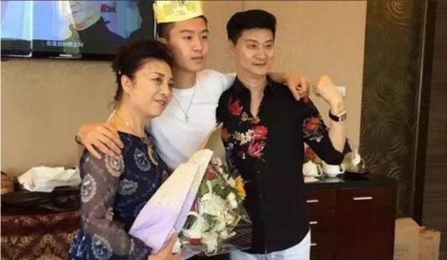 范丞丞范冰冰是什么关系 ,范丞丞晒全家福称范冰冰 “我妹”,你看好他未来的发展吗?图7