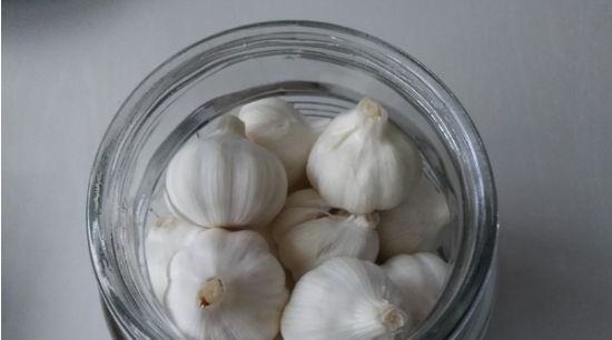 糖醋蒜为什么冒气泡,用水封口玻璃罐腌制糖蒜两天了还能吃吗图6