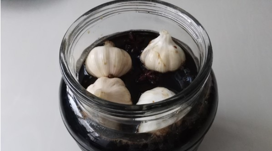 糖醋蒜为什么冒气泡,用水封口玻璃罐腌制糖蒜两天了还能吃吗图7