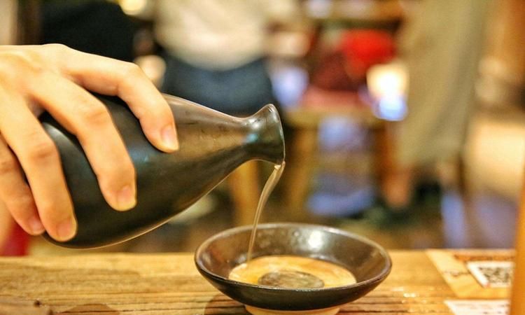 怎样理解“本是青灯不归客,却因浊酒留风尘”这句话