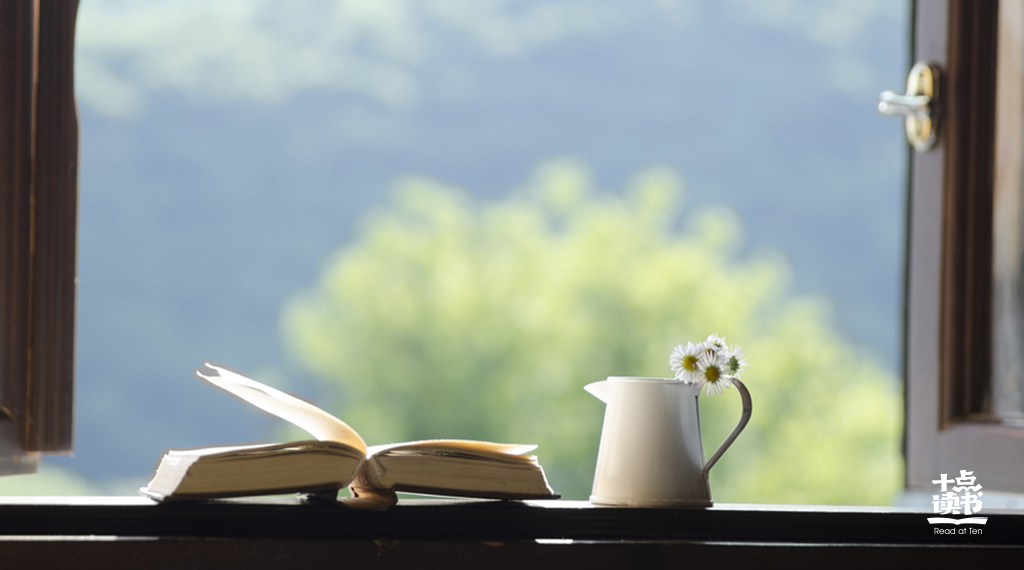 萧红的简介及个人资料呼兰河传(萧红《呼兰河传》:从苦难的土壤中,开出不死的花朵)