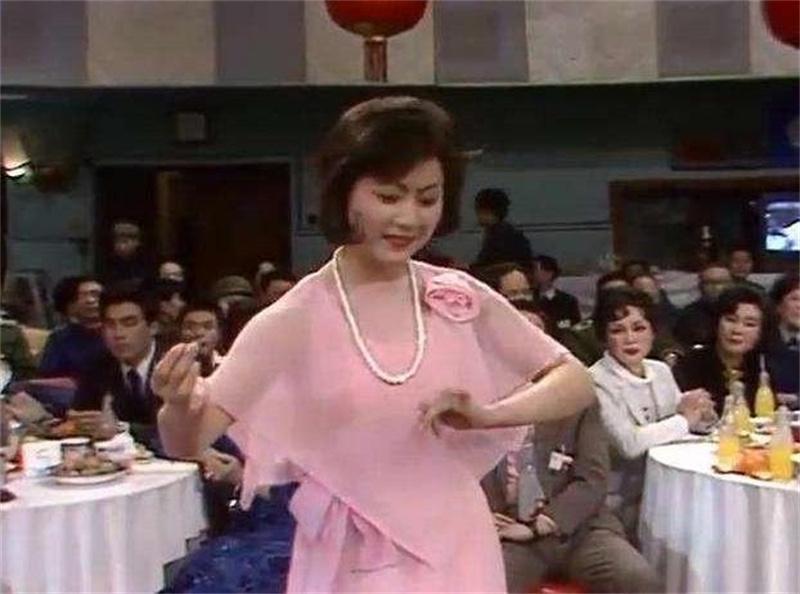 余秋雨简介及个人资料(余秋雨:靠妻子寄打工费生活,成名后抛弃妻子,迎娶“唐僧母亲”)