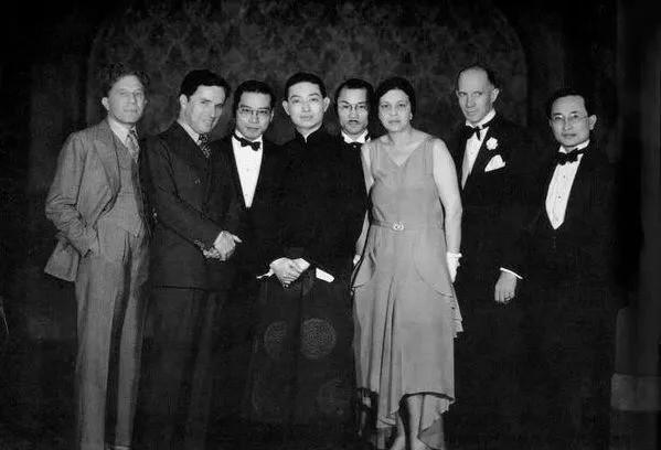 梅兰芳个人资料简介(梅兰芳:抗战8年誓死不登台,差点被饿死,去世后国家降半旗致哀)