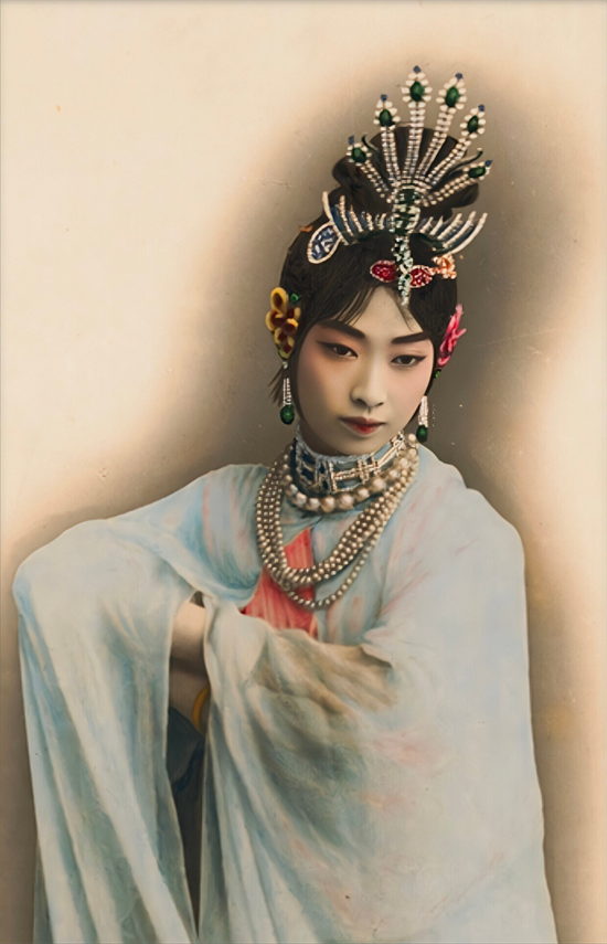 梅兰芳个人资料简介(梅兰芳:抗战8年誓死不登台,差点被饿死,去世后国家降半旗致哀)