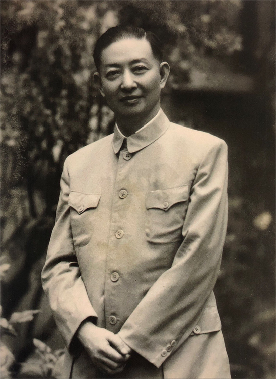 梅兰芳个人资料简介(梅兰芳:抗战8年誓死不登台,差点被饿死,去世后国家降半旗致哀)