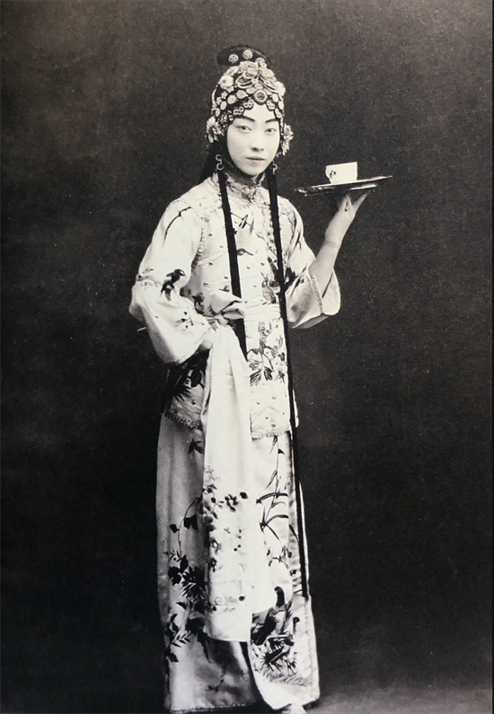 梅兰芳个人资料简介(梅兰芳:抗战8年誓死不登台,差点被饿死,去世后国家降半旗致哀)