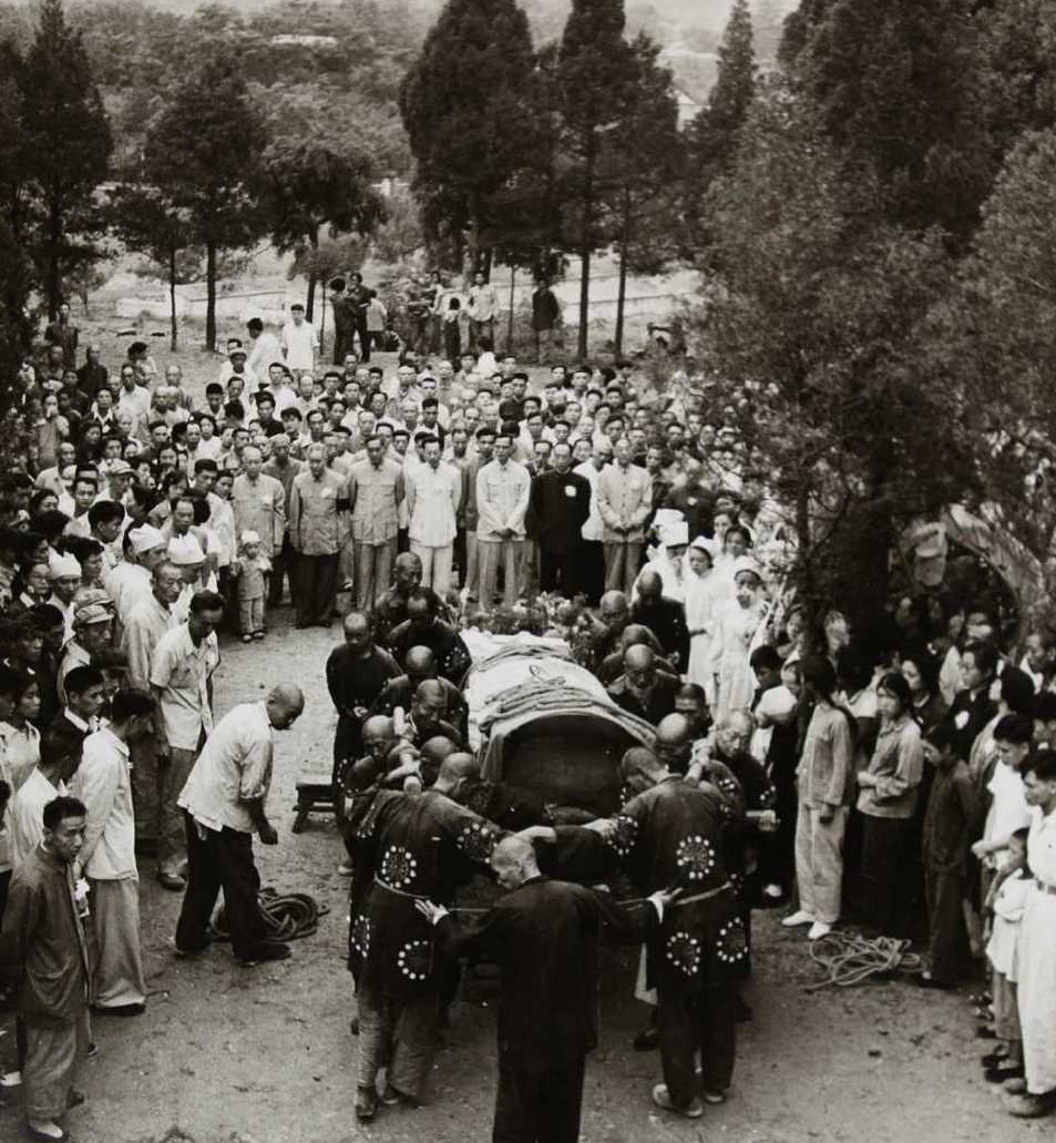 梅兰芳个人资料简介(梅兰芳:抗战8年誓死不登台,差点被饿死,去世后国家降半旗致哀)