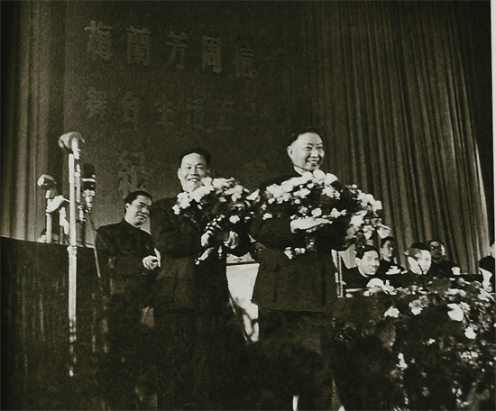 梅兰芳个人资料简介(梅兰芳:抗战8年誓死不登台,差点被饿死,去世后国家降半旗致哀)