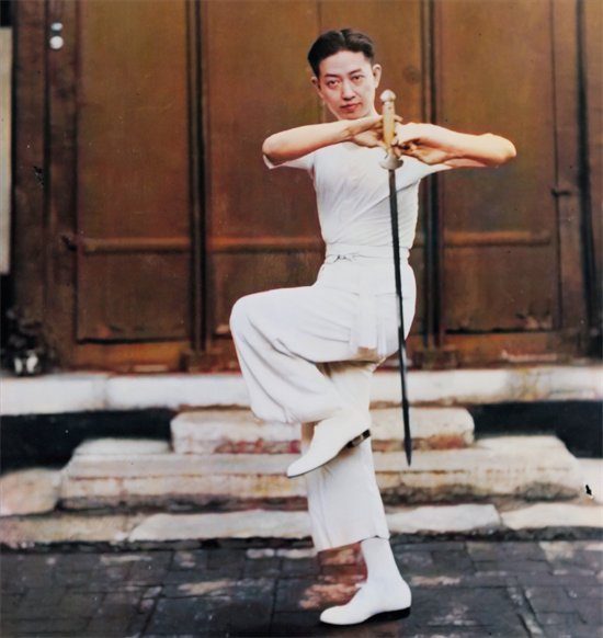 梅兰芳个人资料简介(梅兰芳:抗战8年誓死不登台,差点被饿死,去世后国家降半旗致哀)