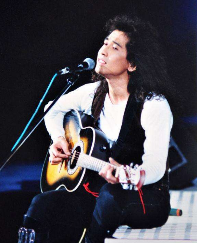 齐秦个人资料简介及年龄(齐秦:50岁娶小24岁娇妻,宠了对方11年)