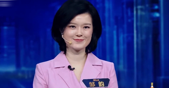 邹韵:央视新闻新面孔!曾获主持大赛金奖,实力太强被称神仙姐姐