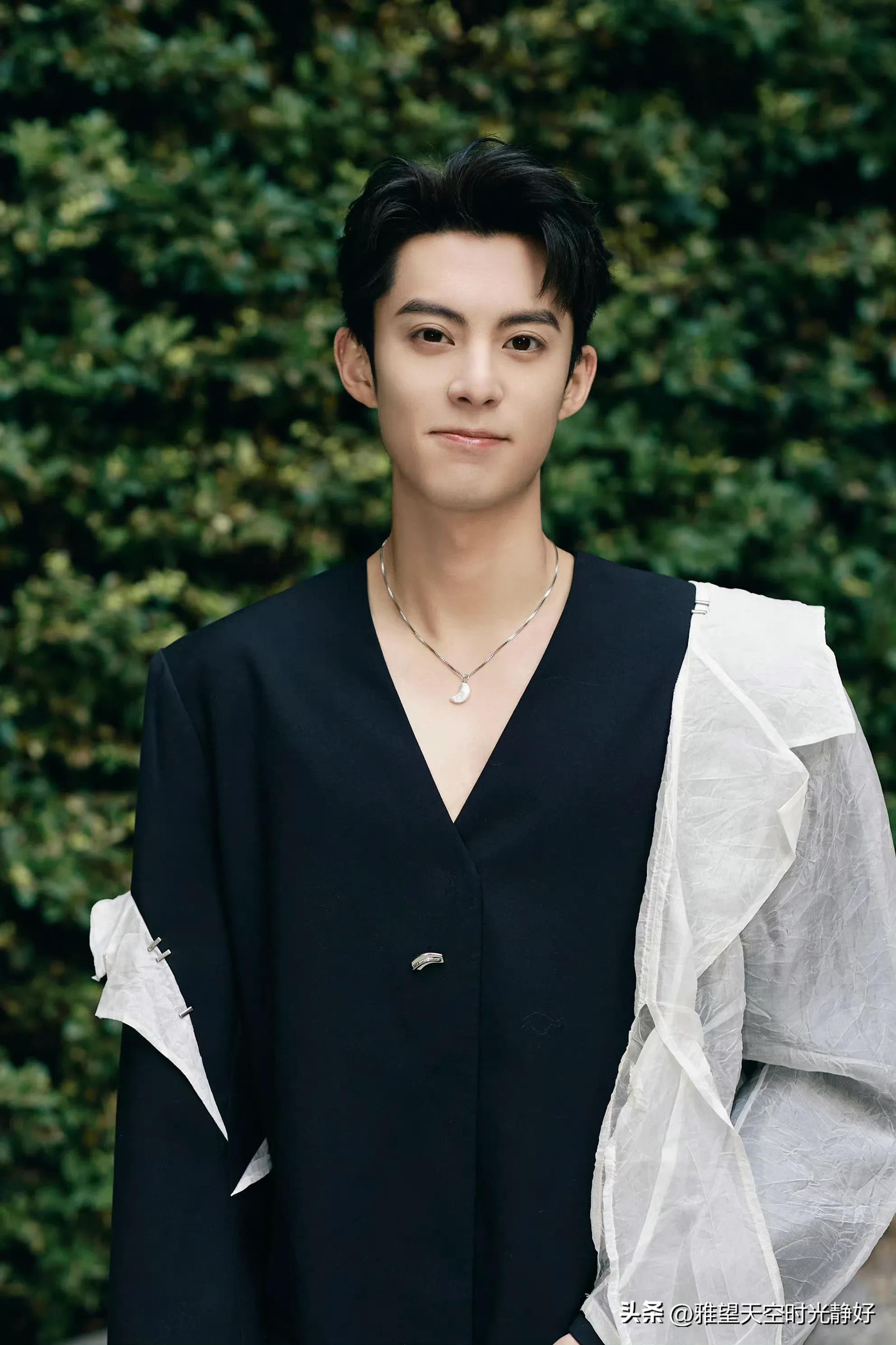 王鹤棣个人资料简介,幸运且努力的阳光大男孩 新晋顶流