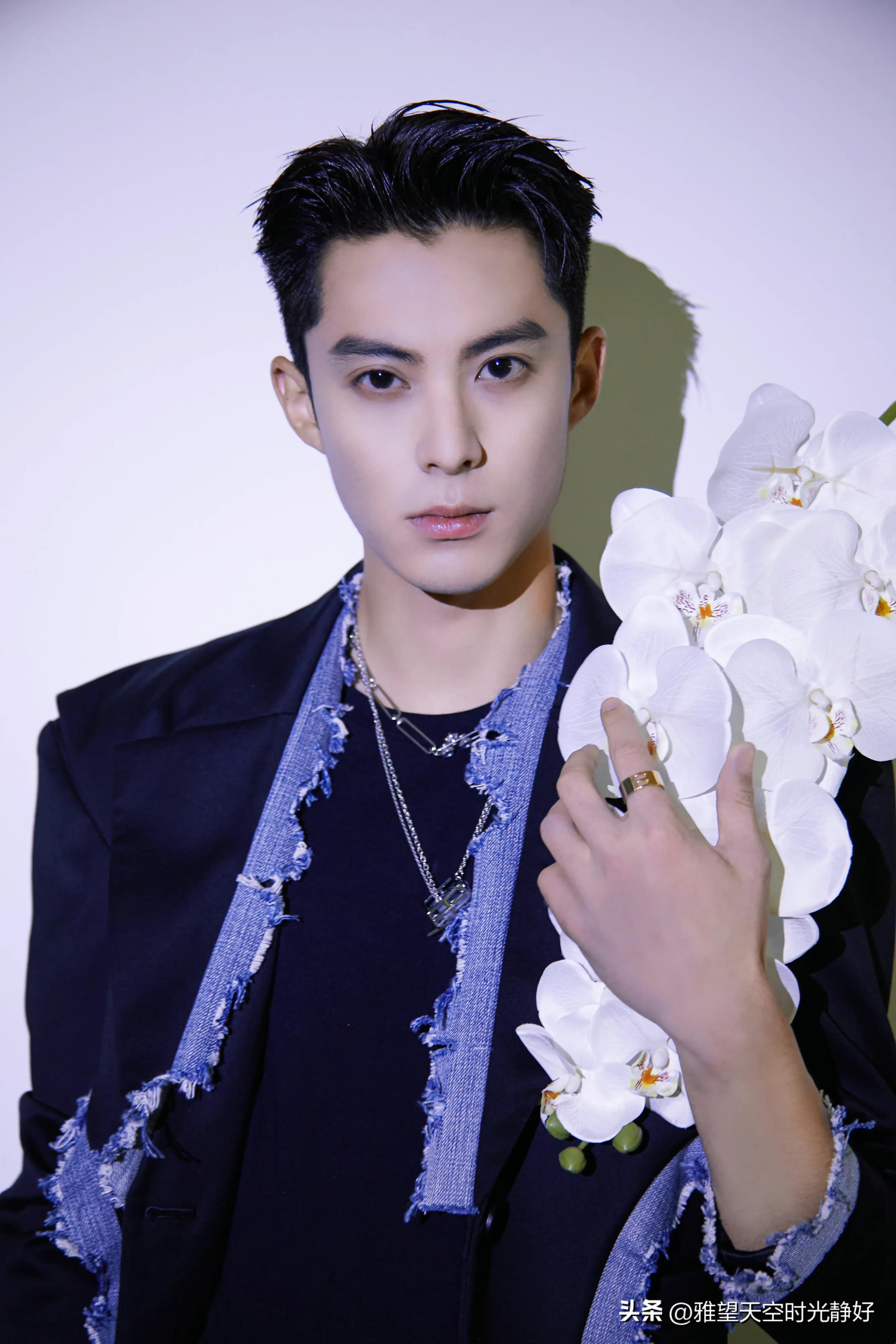 王鹤棣个人资料简介,幸运且努力的阳光大男孩 新晋顶流