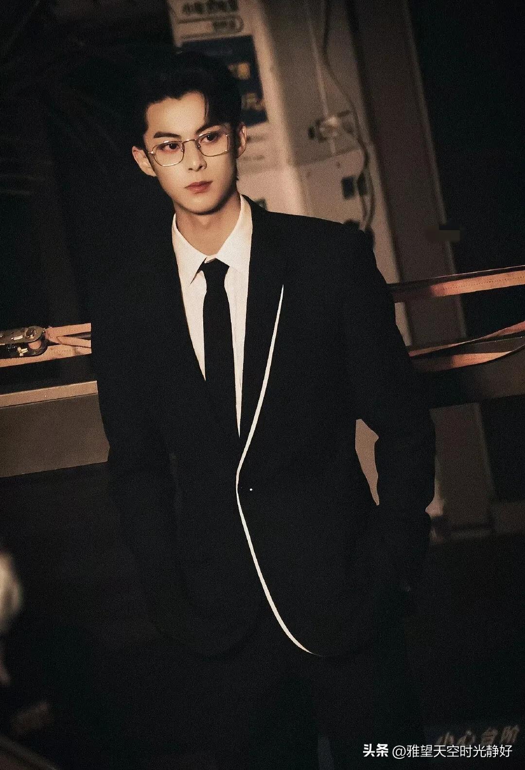 王鹤棣个人资料简介,幸运且努力的阳光大男孩 新晋顶流