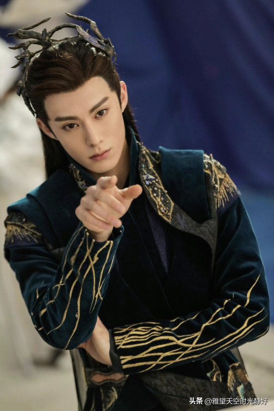 王鹤棣个人资料简介,幸运且努力的阳光大男孩 新晋顶流