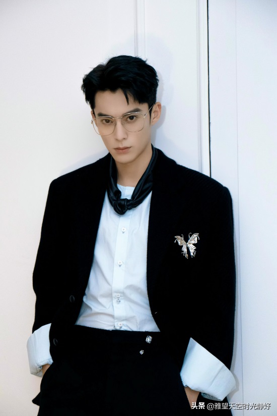 王鹤棣个人资料简介,幸运且努力的阳光大男孩 新晋顶流