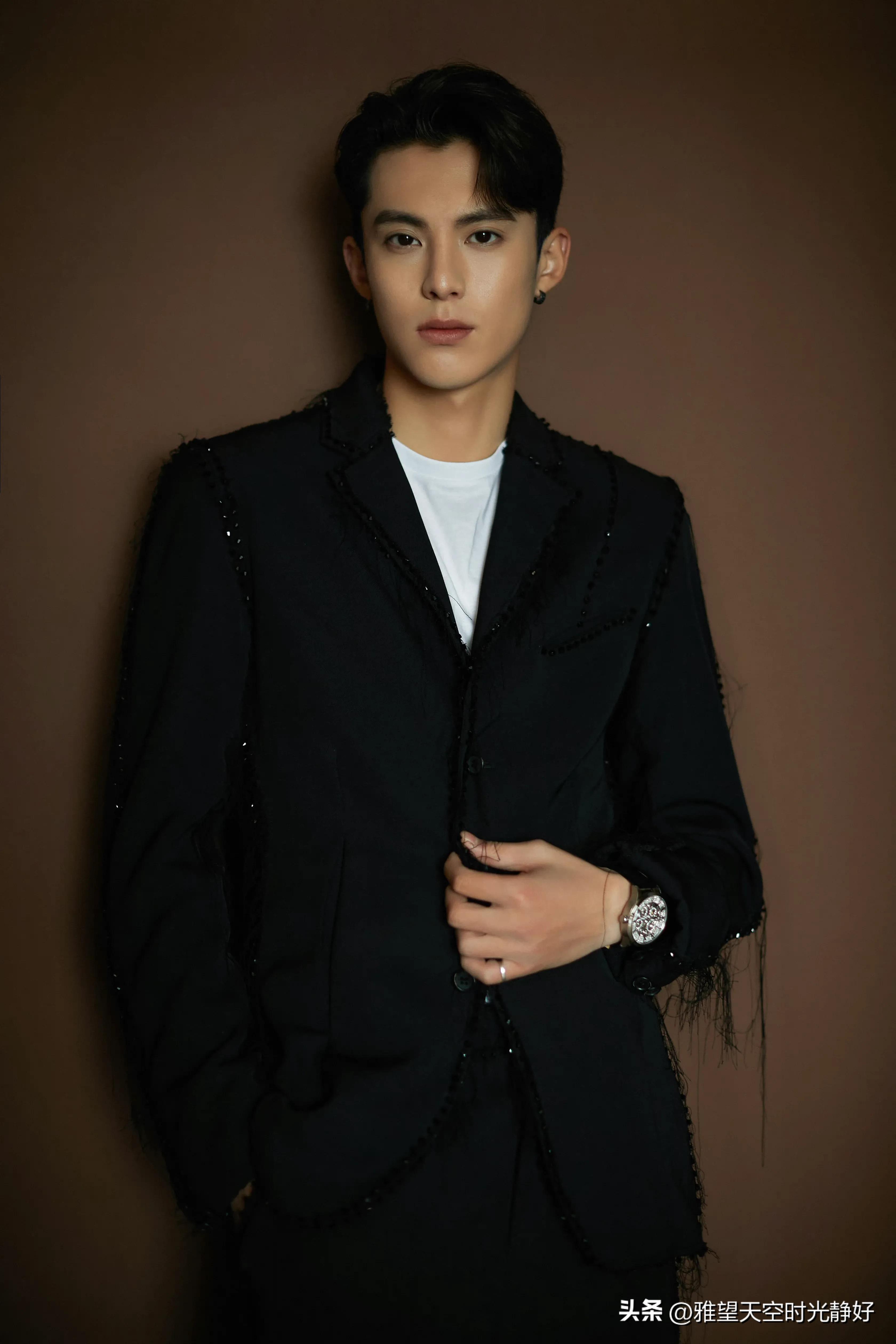 王鹤棣个人资料简介,幸运且努力的阳光大男孩 新晋顶流