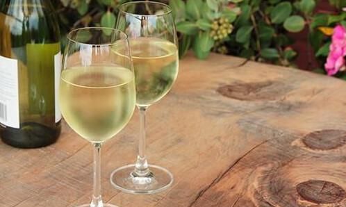 白葡萄酒怎么喝,兑什么饮料